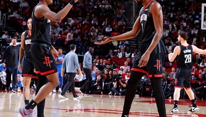 完全错误的用人方式！火箭为什么非要让后场新星担任先发控卫呢？