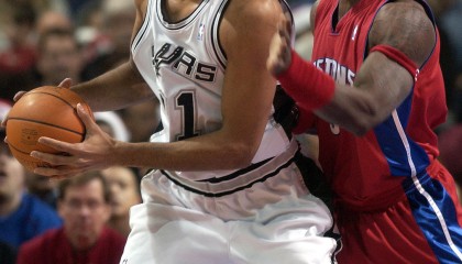 pp电子APP-21世纪最佳防守阵容一阵揭晓：霍勒迪阿伦科怀邓肯华莱士当选