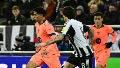 pp电子官网-世体：本赛季弗里克频繁调整后防线，43场比赛已使用19套组合